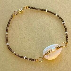 Cute Cowrie Shell, Imitation Pearl, Freshwater Pearl & Gold Seed Bead Bracelet